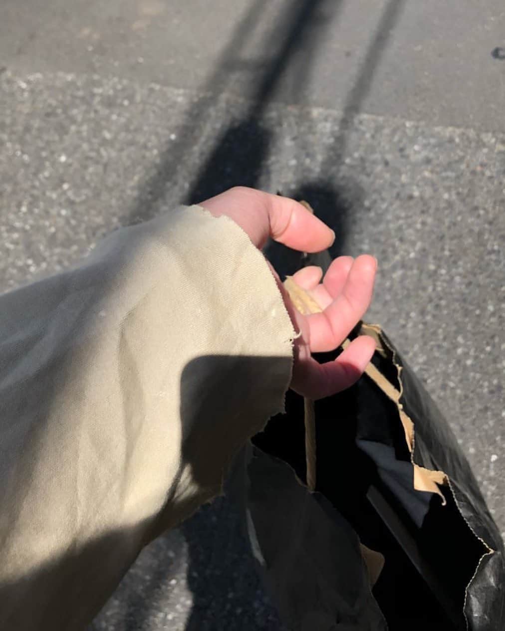 水谷樹のインスタグラム：「39度の熱がある ここまで動けないと気が滅入るな」