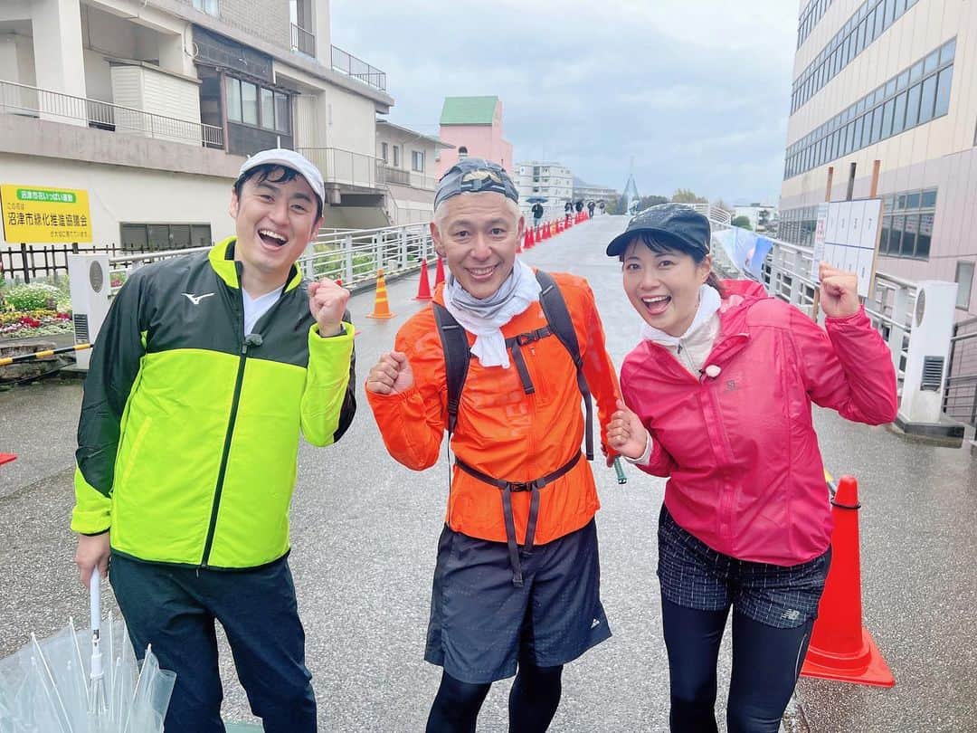 のインスタグラム：「しずゆるin寛平アメマナイトマラソン🔥ゲストとして5kmの部に出場しつつ、さらにあるミッションもあり…！ ロバート山本さんにお手伝いいただきまして、いつもと一味違うしずゆるが観られるはず！放送をおたのしみに！ #TOKAIケーブルネットワーク#トコちゃん#しずゆる#静岡#沼津#run#running#優run#ランニング#ランナー」