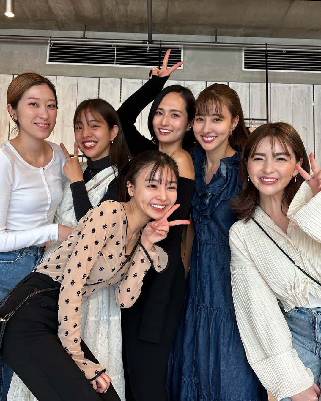 愛甲千笑美のインスタグラム：「フリマとっても楽しかったな〜 今日来てくれたみなさま ありがとうございました☀️ 誘ってくれた @kotokoyamaga ちゃんありがとう~~  自分が大切に使っていたものが 誰かの手に渡ってまた使ってもらえるのが とっても嬉しいな🥺」