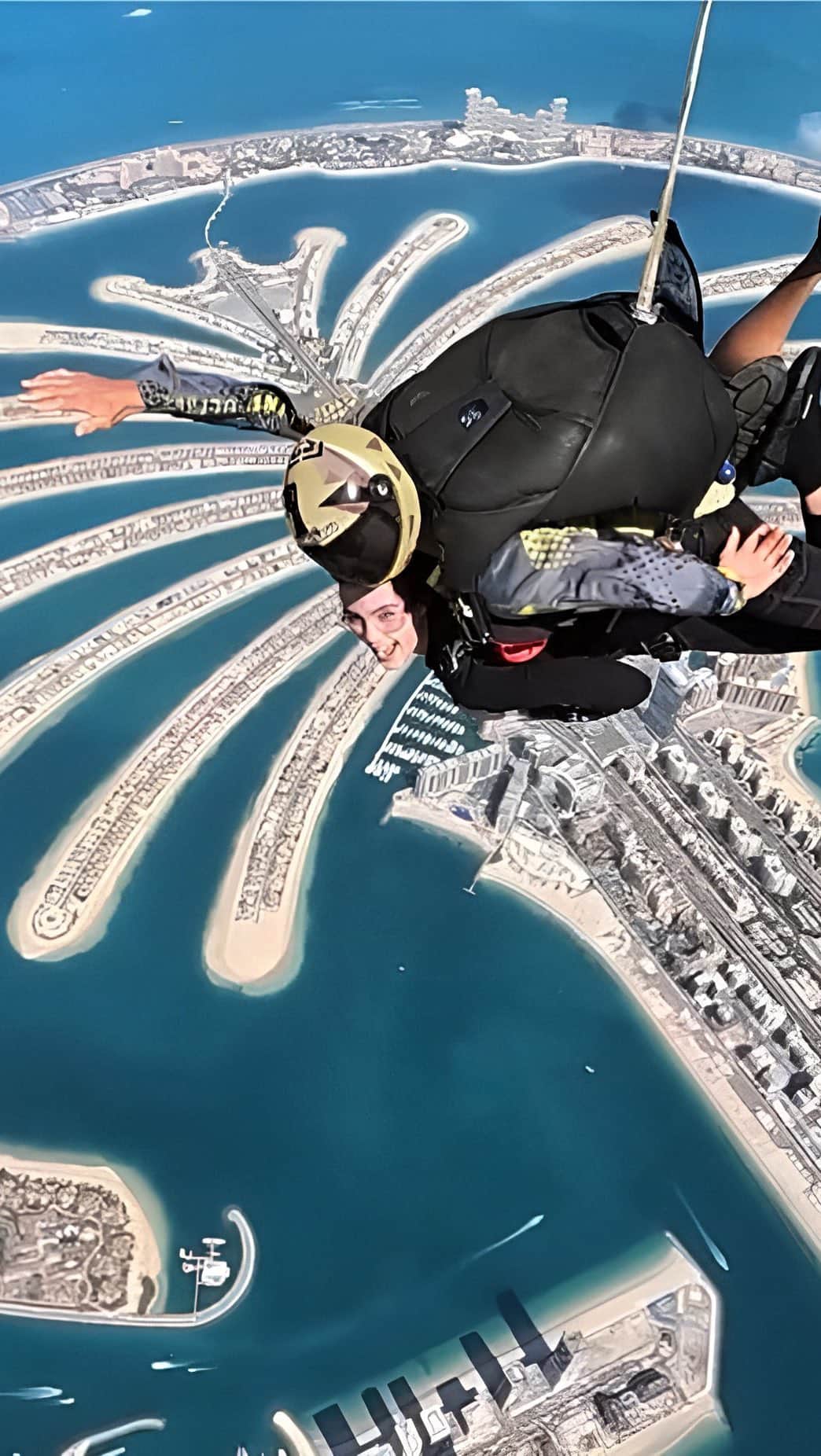 クリスティーナ・シックのインスタグラム：「MY DREAMS COME TRUE 🥳 @skydivedubai 🪂」