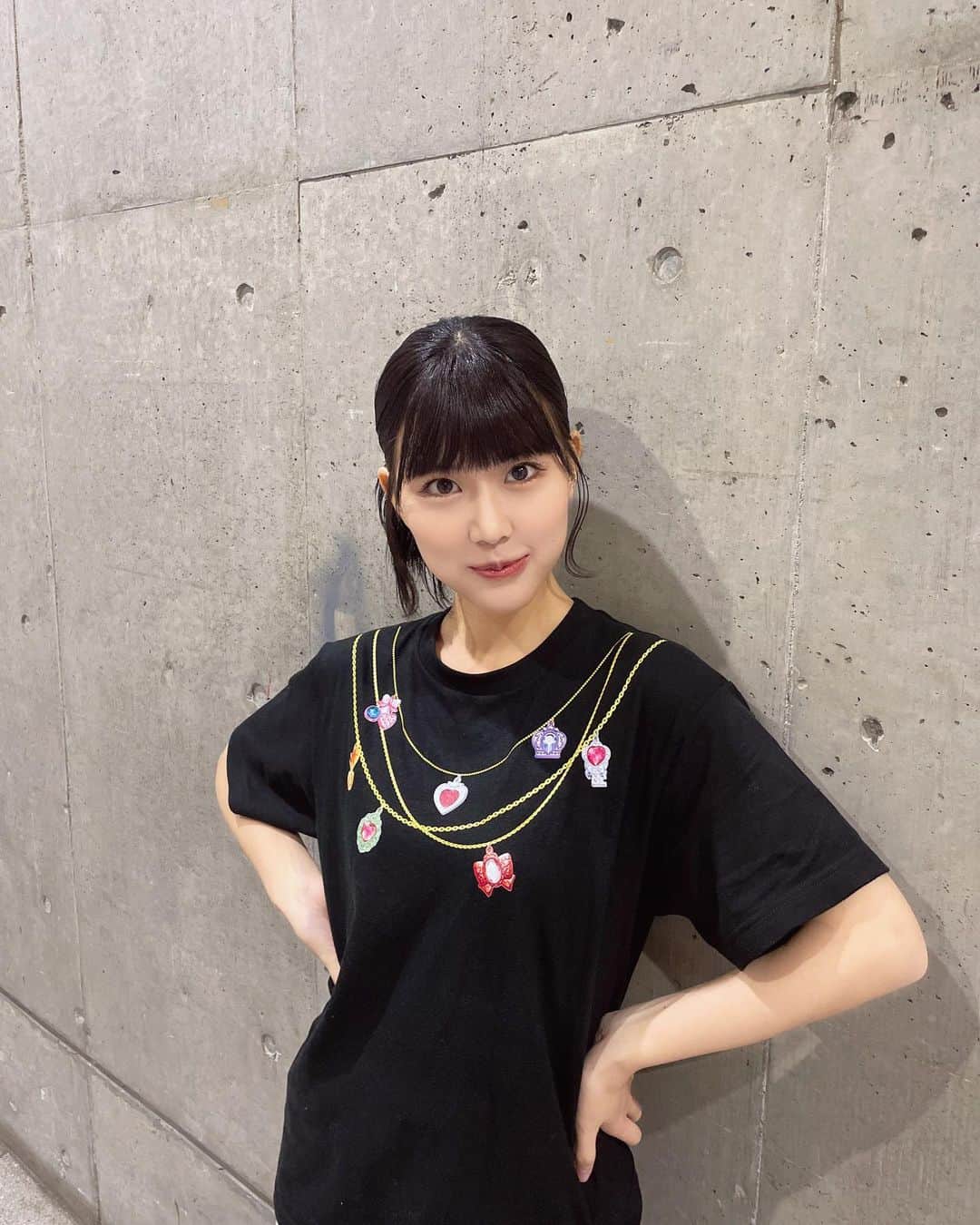 渡辺菜月のインスタグラム：「セボンスター夢の7個付け！！  #セボンスター  #45周年 #Tシャツ  #stu48 #渡辺菜月 #なっちゃんスタイル」