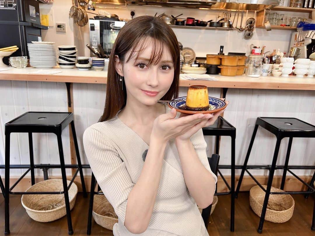 ダレノガレ明美さんのインスタグラム写真 - (ダレノガレ明美Instagram)「プリンたくさん食べるロケです🍮 みんなでワイワイ楽しい〜 写真はスタッフさんが撮ってくださり 頂きました☺️ お楽しみに〜  #プリン #一生分食べてます #ほっぺがプリンになりました」4月2日 17時56分 - darenogare.akemi