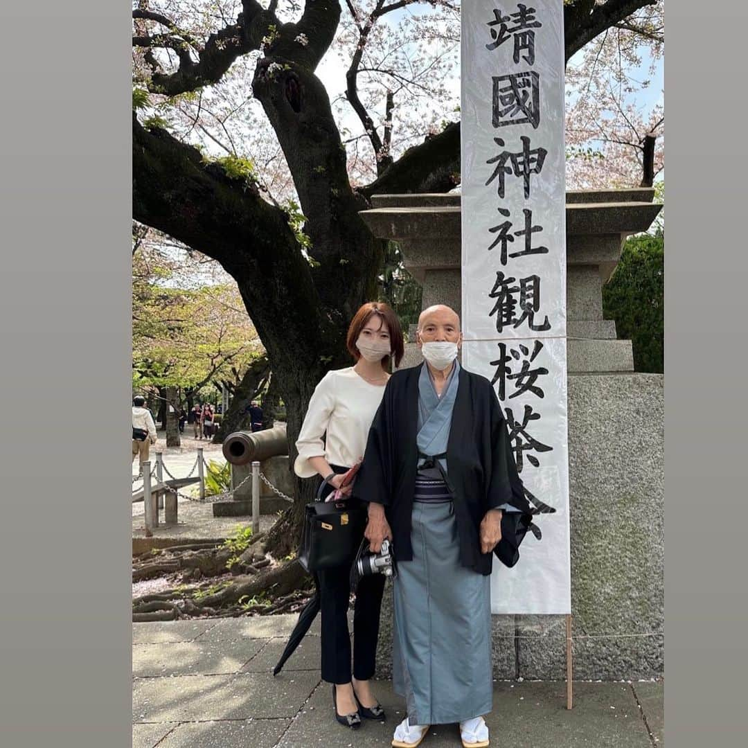 亀井京子（林京子）さんのインスタグラム写真 - (亀井京子（林京子）Instagram)「今日は  お世話になっている裏千家の春のお茶会に娘と🌸  用事でお着物着られず残念😂  かれこれ20年以上お世話になってる茶道の先生🌸😱  ９０歳をはるかに超えられた今も  茶道への探究心を忘れずに 今もお稽古に精進されているとのこと、、、  いつも勉強させていただくことばかり🌱  娘も華道と茶道を学び始めたため  私より熱心に参加していた😂  みなさまに感謝🌸  #裏千家#淡交会#」4月2日 17時58分 - kyokokameiofficial