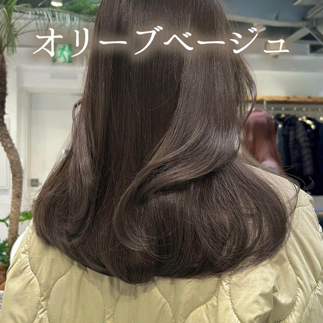 R i R y (リリー)さんのインスタグラム写真 - (R i R y (リリー)Instagram)「『今流行りのヘアカラー👩🏼』  今流行っている可愛いヘアカラー特集 🌸 春にぴったりのトレンド感のある可愛いヘアカラーがたくさん🌿ぜひ参考にしてみてね✨  ✴︎---------------✴︎---------------✴︎  ▶▶掲載する写真を募集中📸  カワイイ写真が撮れたら、@velle.jp をタグ付けするか、ハッシュタグ #velle_jp をつけて投稿してみてね♪ velle編集部と一緒にカワイイで溢れるvelleを創っていこう😚🤍  ✴︎---------------✴︎---------------✴︎  #ヘアカラートレンド #トレンドヘアカラー #トレンドヘアカラー2023 #ベージュカラー #グレージュカラー #アッシュカラー #グレージュ #グレーベージュ #ラベンダーベージュ #ブラウンラベンダー #ミルクブラウン  #オリーブベージュ #ピンクブラウン  #チョコレートブラウン #パープルグレージュ  #オリーブアッシュ #まろやかベージュ #くすみベージュ #シアーカラー #シアーグレージュ #シアーベージュ #まろやかカラー #透明感カラー #アッシュグレージュ #くびれヘア #顔まわりカット #淡色女子 #ブリーチ無しカラー #ブラウンベージュ」4月2日 18時00分 - velle.jp