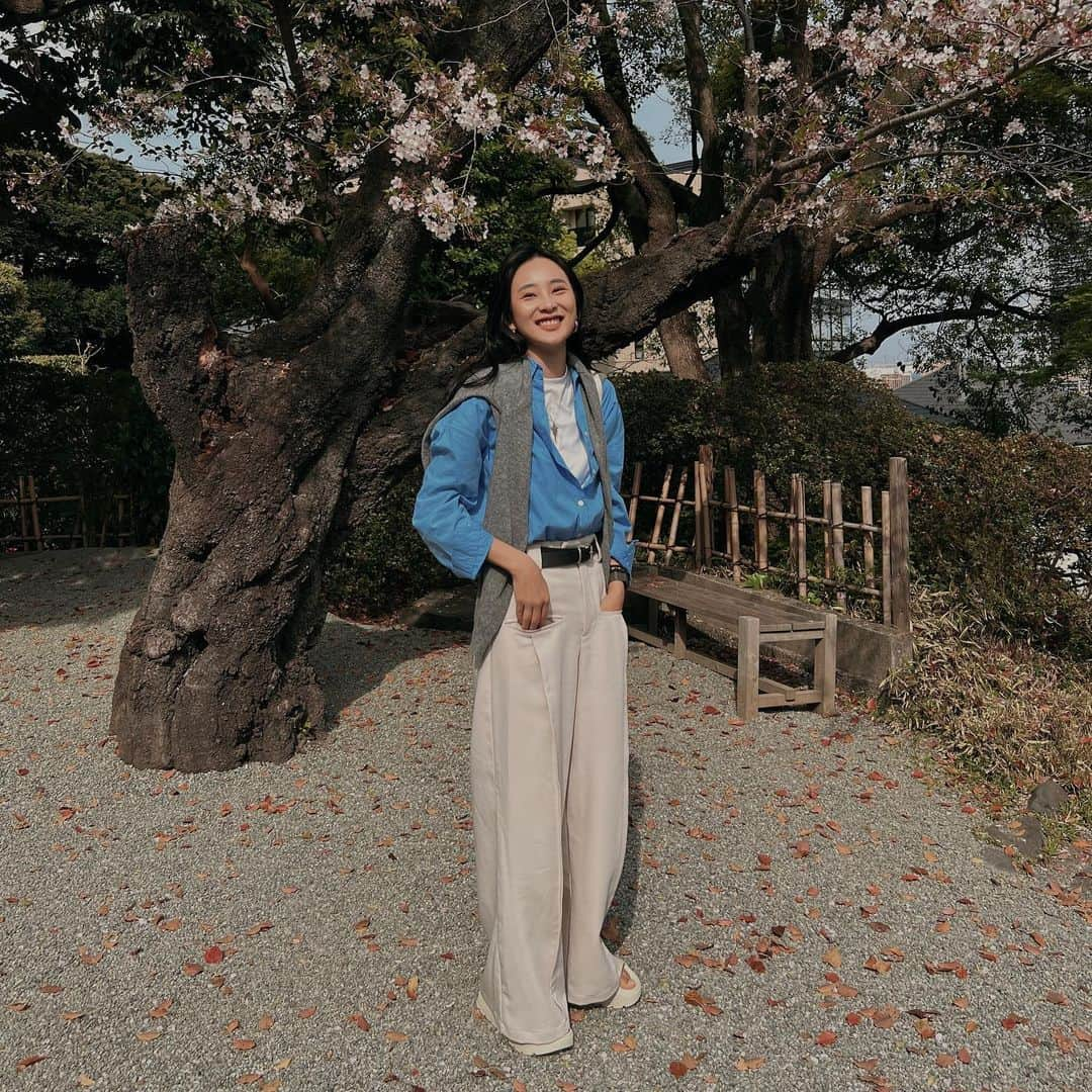 キム・ドユンのインスタグラム：「#葉桜 🌸 久々に大好きな横浜の神社へ⛩ 色んなことをたくさん祈ってきた〜  #神社 #神社巡り #春 #春コーデ #春服コーデ #spring #springfashion #cherryblossom #桜 #横浜 #韓国ファッション」