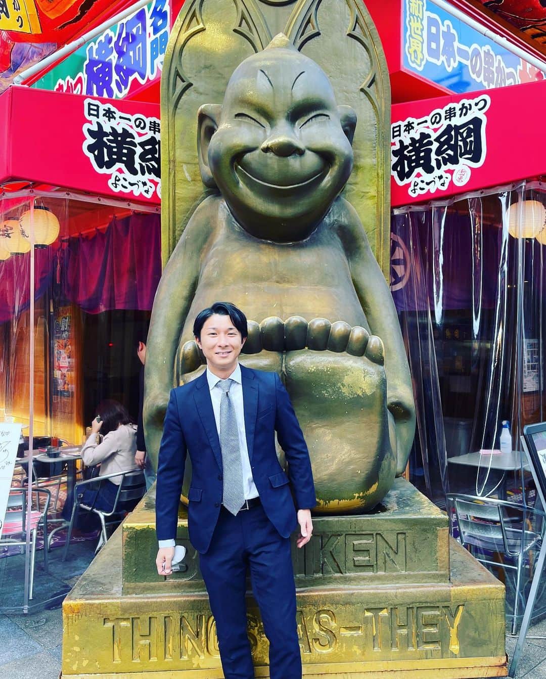 弦さんのインスタグラム写真 - (弦Instagram)「大阪を出発して東京にGO!! 大阪は昭和が沢山残ってて良い感じでした☺️また行きます！ #大阪 #マルテー祭 #ビリケン #新世界 #大阪城」4月2日 18時09分 - gen_official_page