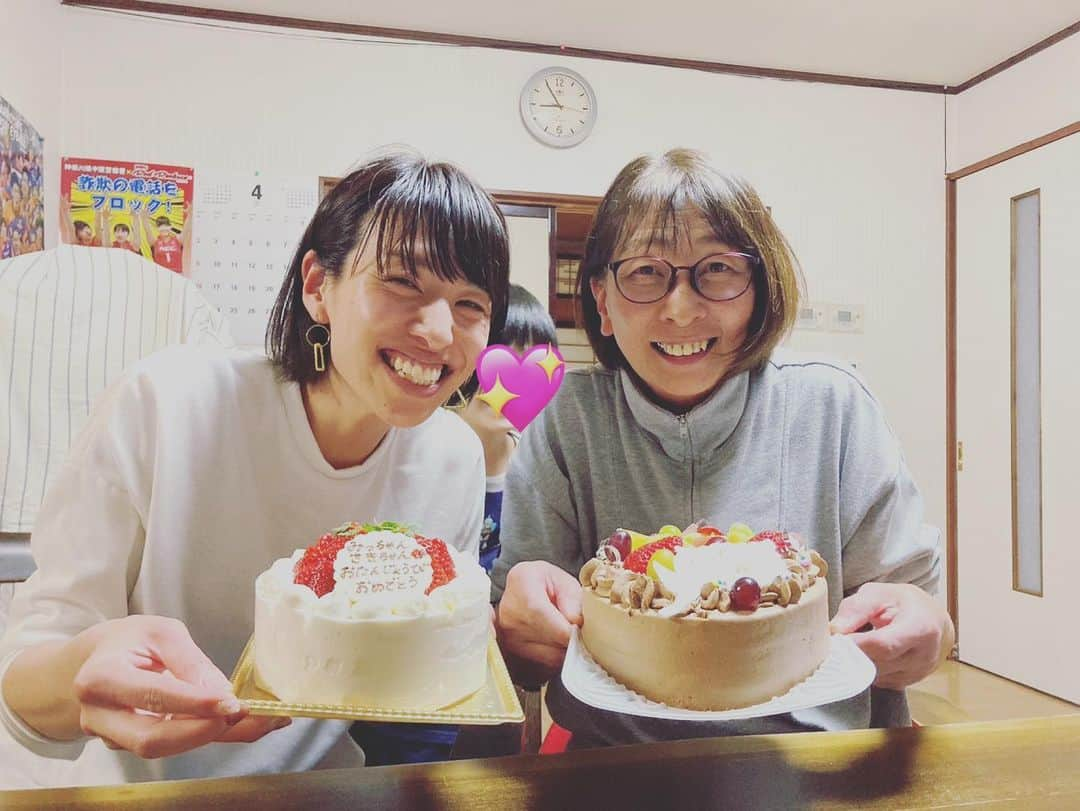 峯村沙紀のインスタグラム：「🎂🌸My mother's BD🌸🎂 ・ ・ 4/2は私の大切な母の誕生日🥰  30歳年上の母は、相変わらずパワフルで明るくて元気💖 よく食べるしよく話すしよく笑う。 健康でいてくれることが何よりも嬉しいし、これからもずっと健康であってほしい💖  これまで私たち子供のために時間やお金、色んなことをかけてくれたことを、これからはお母さん自身のためにもかけてもらえたら嬉しいなぁと思いつつ、私がギフトできる人になりたいなぁと改めて感じました💝  お母さん いつもありがとう。  #母 #お母さん #mother #家族 #大切な人 #偉大な存在 #感謝 #みっちゃん #お茶目 #おっちょこちょい #大好き #ありがとう #誕生日 #長野 #実家 #故郷 #ふるさと」