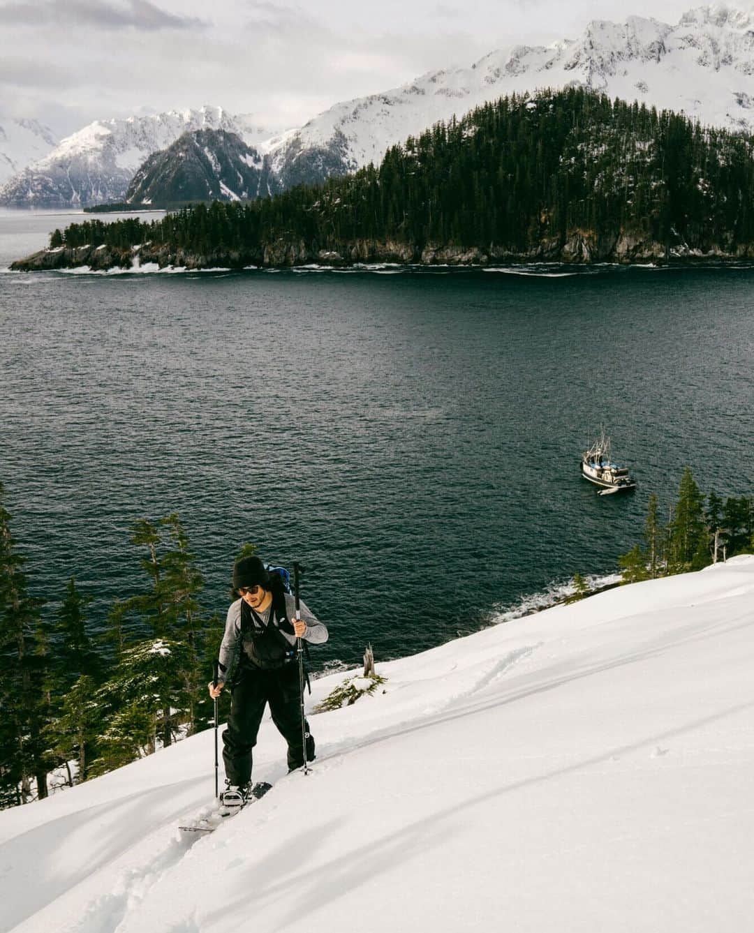 Smithのインスタグラム：「On a mission from the sea to the snow @erikleon_ rocks his Embarks. Some might call them the perfect skin track partner.」