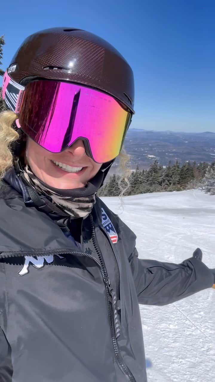 リンゼイ・ジャコベリスのインスタグラム：「Thanks for spending the weekend with us @lindseyjacobellis! It was a pleasure having you back at home. 🤝  #StrattonMountain」