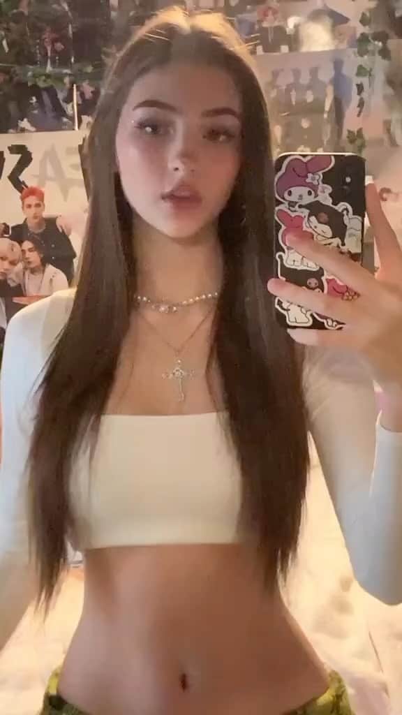 Flawhyesのインスタグラム：「Rate your makeup skills 1-10 💄   . . #ootd#fashion#style#frenchstyle#minimalstyle#aesthetic#vintagelook#reels#parisian#reel#outfitideas#outfits#reelsinstagram #shop#fashionlovers#fashionweek#explorepage#explore #blogger#allblacK#fashionable#frenchstyle #stylepost#minimalfashion#outfitinspiration#streetwear#outfitoftheday#outfit#beauty」