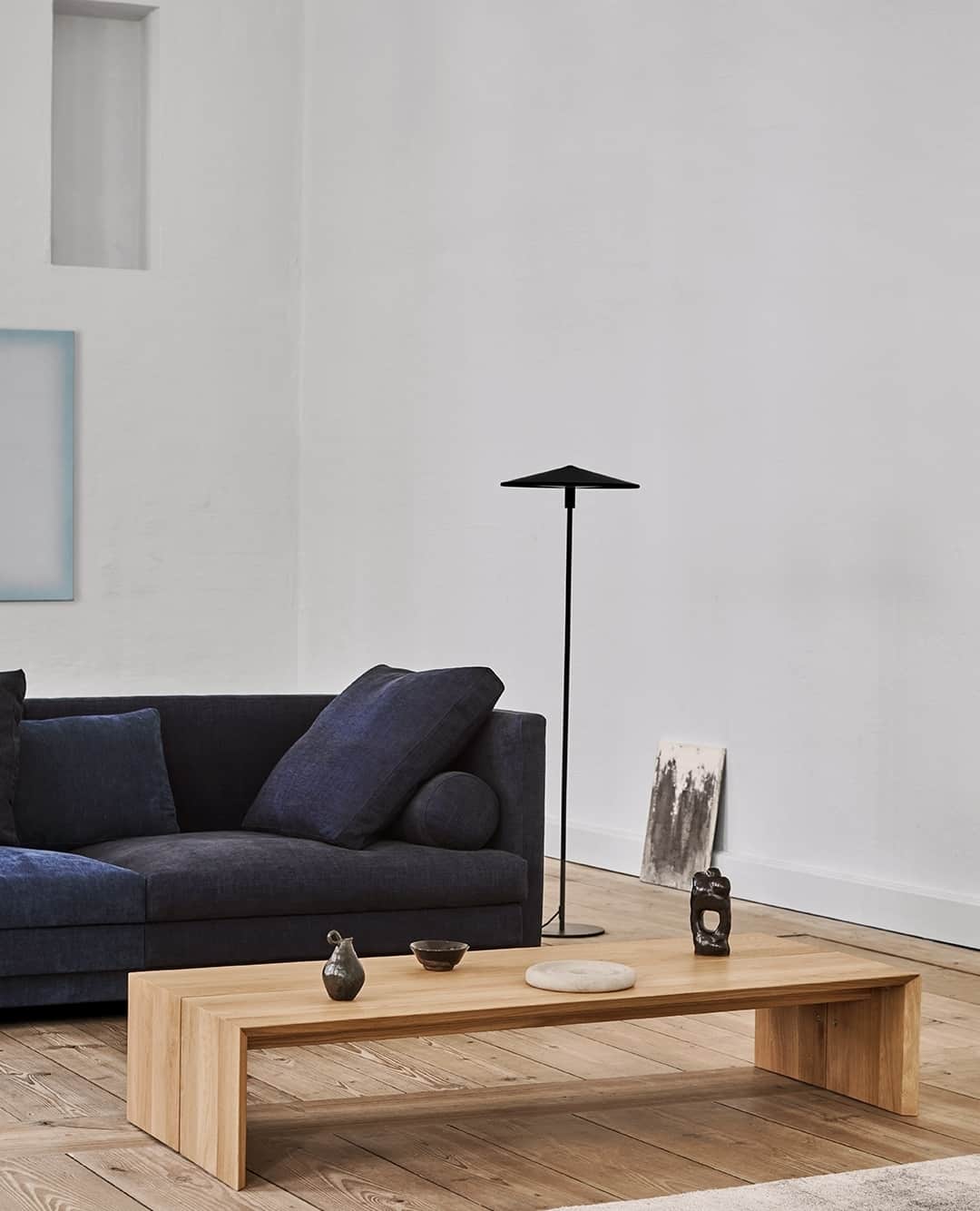 eilersenのインスタグラム：「Kant coffee table in oak is the perfect backdrop for your ceramics. Kant is designed by Eilersen and Yuzuru Nishiyama.⁠ ⁠ ⁠ ⁠ ⁠ ⁠ ⁠ ⁠  ⁠ #eilersen #eilersenfurniture #myeilersen #enjoyaneilersen #Kant #YuzuruNishiyama #homedecor #sofa #danishdesign #inredning #finahem #interiorlovers #interiordesign #modernliving #minimalism #nordiskehjem #nordicinspiration #nordicliving #craftsmanship #luxurylifestyle #boligindretning #designinterior #livingroominspo #boliginspiration #softminimalism #hemindredning #schönerwohnen #nordicminimalism #throughgenerations」