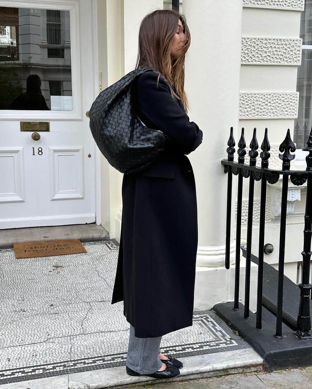 のインスタグラム：「blackonblack」