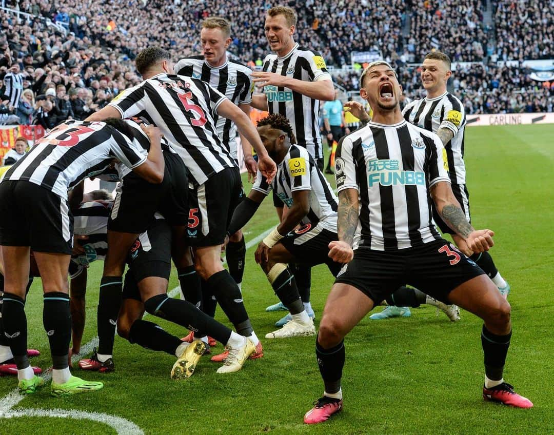 ファビアン・シェアのインスタグラム：「What a game of football!!!🖤🤍 #nufc」