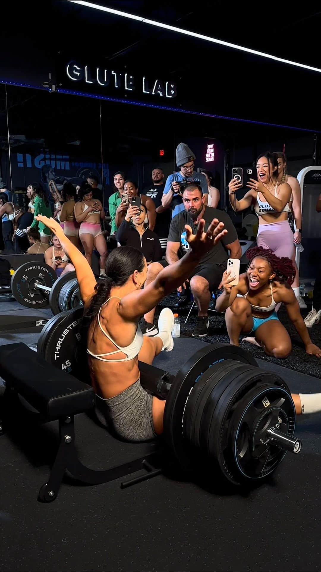 Danielle Robertsonのインスタグラム：「StrongLifting Fort Lauderdale WHAT AN ABSOLUTE VIBE 🔥  The most incredible day lifting alongside some strong AF badass women. Huge thank you to @bretcontreras1 so grateful to be a part of it!   Hit 4 new PRs (personal records) out of 6 lifts and just goes to show that energy is everything. Couldn’t have done it without the support of @bretcontreras1 and the Glute Squad 🍑」