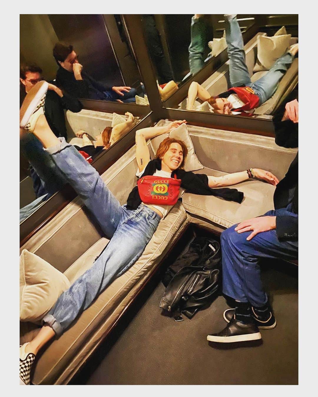 ゾージア・マメットのインスタグラム：「Find friends who make you laugh like this @mr_matt_flanders @iamwilljennings I love you forever. Also I want to live in that elevator.」