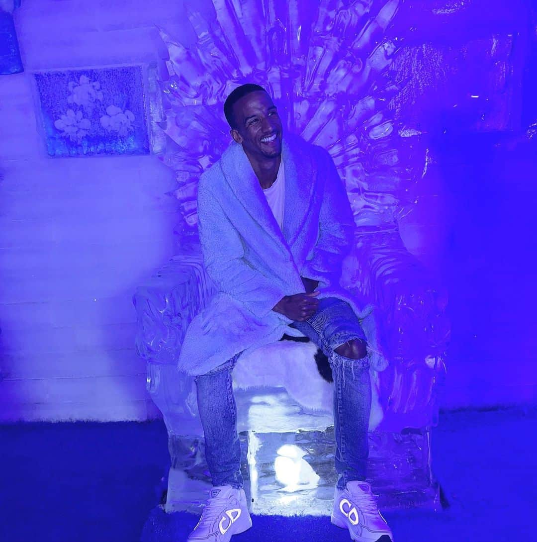スコット・シンクレアのインスタグラム：「…Sometimes you need to relax, laugh and sit on an iced throne..!」