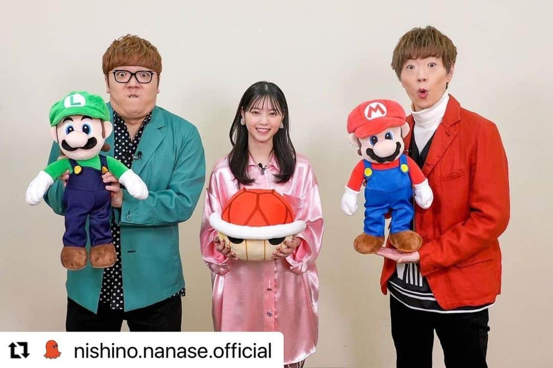 西野七瀬のインスタグラム：「#西野七瀬インスタ投稿 2023/4/2 #Repost @nishino.nanase.official  ・・・ 映画「ザ・スーパーマリオブラザーズ・ムービー」のアンバサダーに、HIKAKINさん、SEIKINさんと一緒に就任致しました！ 先日 ユニバーサルスタジオジャパンにてイベントを行いました✨ いろいろ撮影もしましたのでお楽しみに✌️  マリオがついに映画になるなんてすごいなぁ ちなみにゲームだと スーパーマリオサンシャイン、 ペーパーマリオRPG、スーパーペーパーマリオが大好きで かなり遊びました☺️  レインボーロードカチューシャかわいい、、」