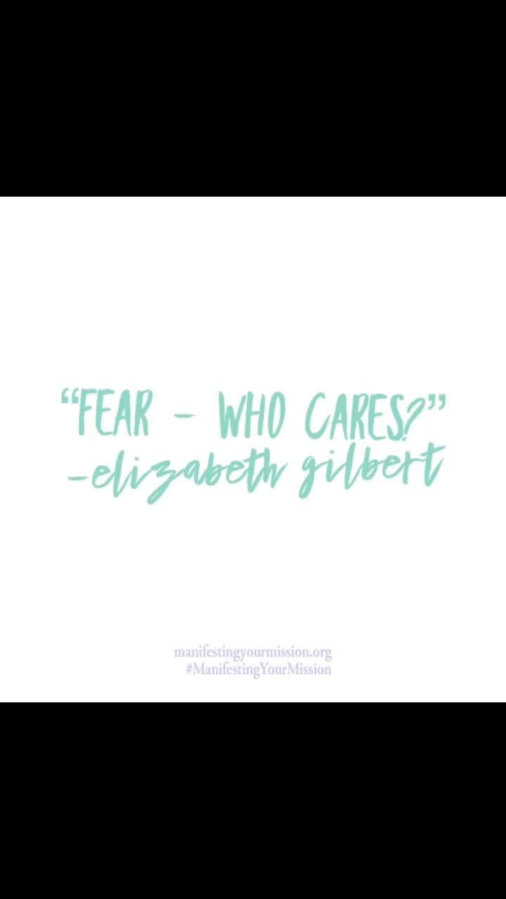 ブリアンナ・ブラウンのインスタグラム：「I 💗 this quote and here is why…  As far as any of us know so far, we only have this one life.  Why let fear of what could happen prevent us from taking bold steps toward what we desire? The greatest things I’ve achieved require fearlessness, or embracing the fear anyway - even when it was seemingly terrifying. By befriending fear, I’ve learned to know the difference between real, life-threatening fear versus fear of perception.   ‘Cause really… who cares what others think! As Bob Proctor said, most people don’t think. We just hope they think! But in reality, everyone is their own lead in their storyline. And falling down is part of growing and expanding.   It’s like the quote I also love that says: the difference between a master and a beginner is that a master has failed more times than a beginner has even tried.   Be bold.  Bold in love,  bold in following your dreams,  bold in living your truth and purpose.   I hope this April blooms dancing with uncomfortable feelings and taking daring action even when paralyzed with fear.   You got this!  Let’s all spring into spring!   🌹🌺🌷💕👊🏽💗🙏🏽🌸💕」