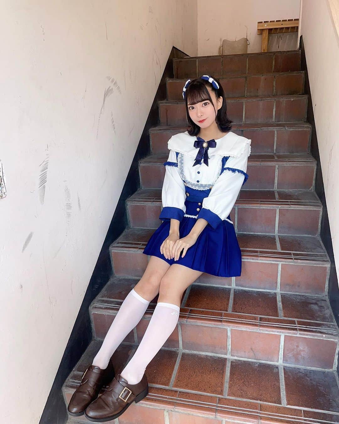 山田寿々のインスタグラム：「. ⁡ ⁡ ⁡ さがしもの ツアー衣装です👶🏻💙 青かわいーっ！ ⁡ もうツアーも折り返しとなりました早い。 ⁡ 4月15日は仙台！ 5月18日は東京 ツアーファイナルです♡ ⁡ どちらもチケット販売中なのでぜひ よろしくお願いします♡ ⁡ #アイドル #アイドル衣装 #ハーフツイン #外ハネボブ #外ハネ」