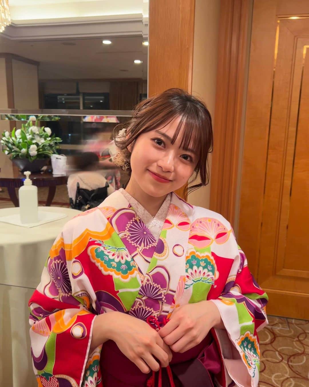 大賀咲希さんのインスタグラム写真 - (大賀咲希Instagram)「. 卒業式で着れなかった袴を 卒業パーティーで着ました🥂🎡  最後に先生方や友達と写真たくさん撮れて嬉しかったです！  #大学卒業 #卒業パーティー」4月2日 20時10分 - saki_ohga