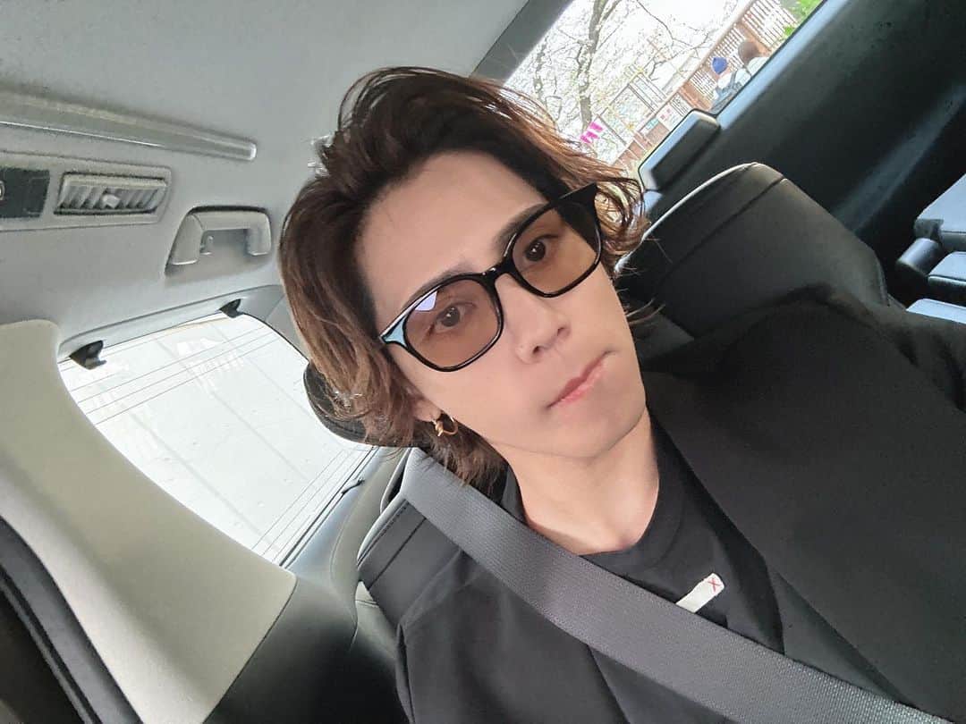 神谷健太さんのインスタグラム写真 - (神谷健太Instagram)「. 鼻ピの後って消えないよな……🤔」4月2日 20時13分 - kenta.kamiya_