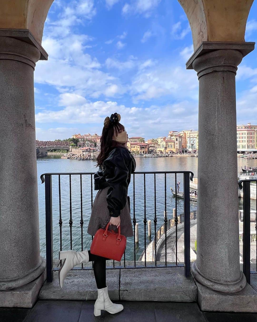 林歩楓のインスタグラム：「🎶 どうしたら皆とディズニー行く夢叶えれる(ᐡɞ̴̶̷ ̫ ɞ̴̶̷ᐡ)   皆とはそこの貴方もです(ᐡɞ̴̶̷ ̫ ɞ̴̶̷ᐡ)  #グラドル #グラビア #グラビアアイドル #グラビアモデル #グラドル自画撮り部 #水着 #撮影会 #撮影 #アイドル #モデル #gravure #写真 #水着 #gravureidol #gravuremodel #japanese #japanesegirl #japan #インスタグラビア #ビキニ女子 #sexy #style #カメラマンさんと繋がりたい #カメラマン募集 #カメラ好きな人と繋がりたい #撮影会の女神さま #撮影会モデル #林歩楓」