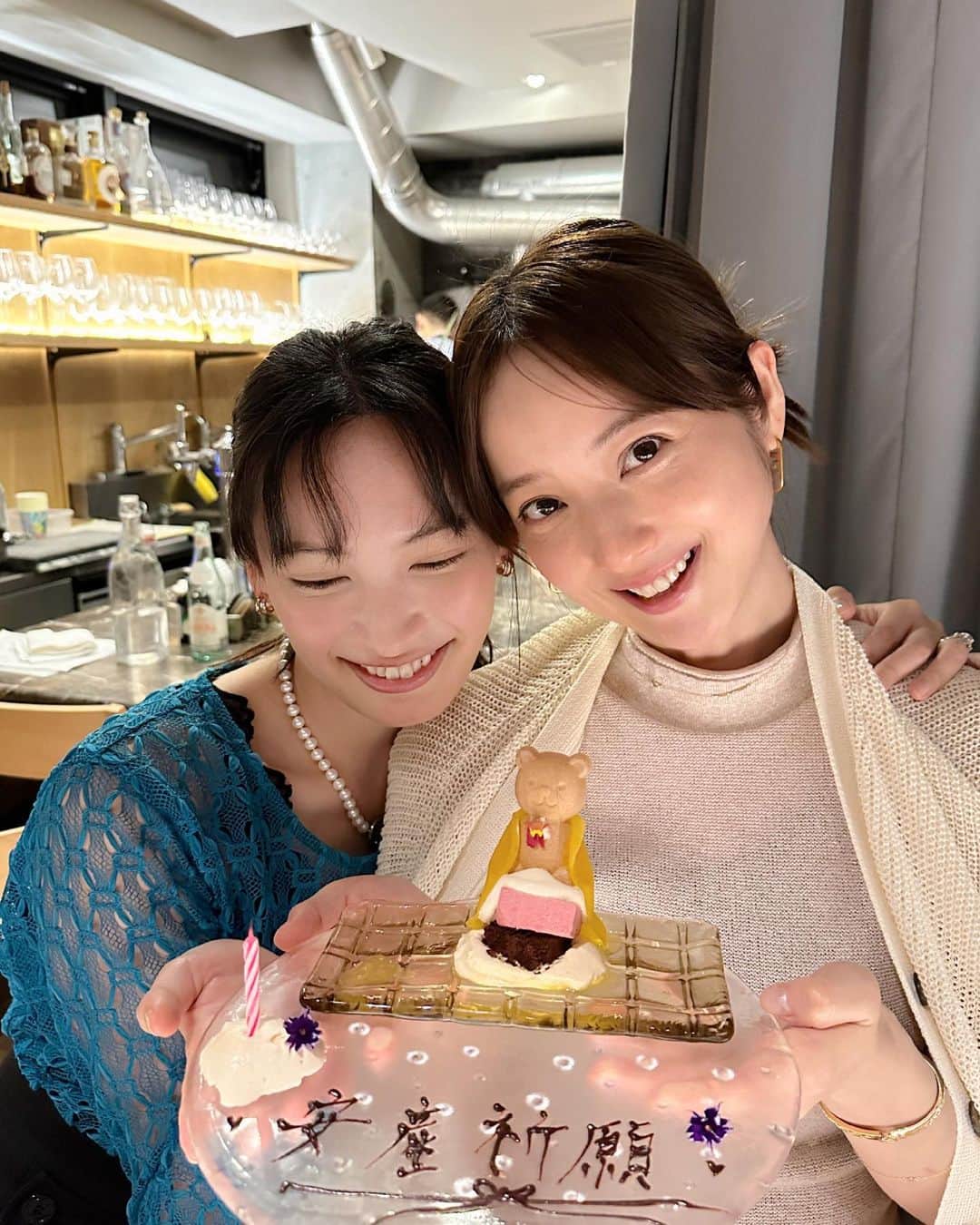 大政絢のインスタグラム：「この日は昔の思い出話をして たくさん笑って これからの楽しみな未来も語り、、✨  忘れないように歳を重ねてもこうやって写真を撮り続けようね〜😂 って改めて写真を📸✌️」