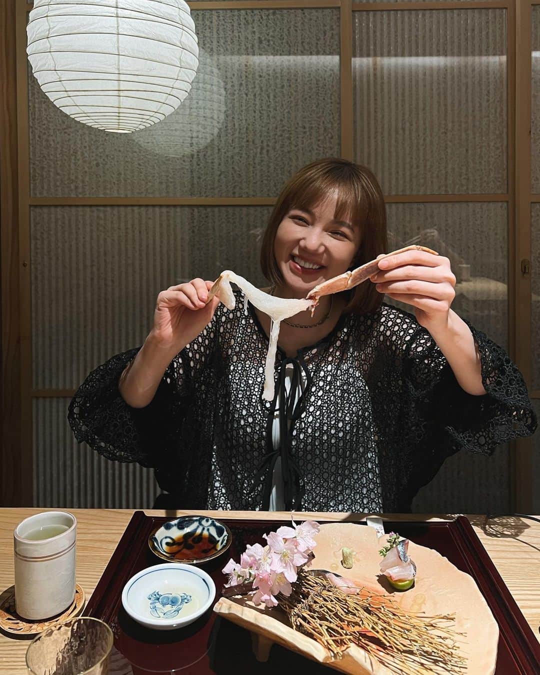 謝琦琦（Kiki）のインスタグラム：「：你那天吃了什麼蟹 ：雪場蟹跟秋葉蟹 ：是秋葉原 松葉蟹⋯  我對不起這豪華的一餐  @no.11official 4/10新品」