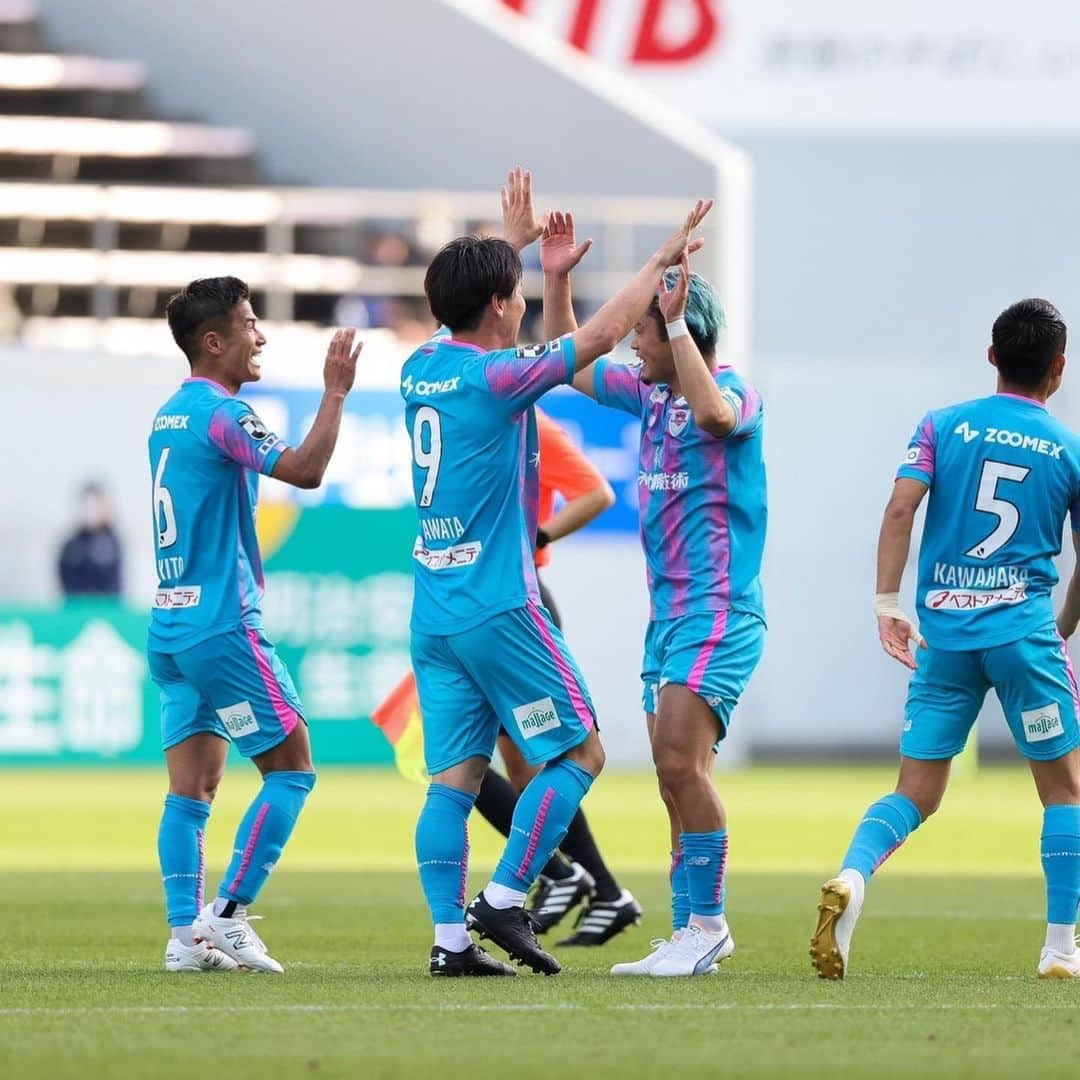 河田篤秀さんのインスタグラム写真 - (河田篤秀Instagram)「. vs FC東京　1-0 鳥栖デビュー戦  色んな変化や考えるところがあって迎えた試合。 良いことも悪いことも全てを 活躍したい気持ちに変換して、この試合に挑みました。  もちろん個人の課題は多くありましたが、 みんなとあんなに喜び合えたことが最高です！ 応援ありがとうございました！！ . . . 改めて、  大宮の皆さん ありがとうございました #10  鳥栖の皆さん よろしくお願いします #9  関わってくれる全ての人に感謝の気持ちをもち これから、より努力して たくさんのゴールを見せられるように頑張ります！ . . . . #jleague #jリーグ  #河田篤秀  #アンダーアーマー  #現状維持は即衰退　 #サガン鳥栖  #sagantosu  #大宮アルディージャ」4月2日 20時32分 - atsushi_kawata_