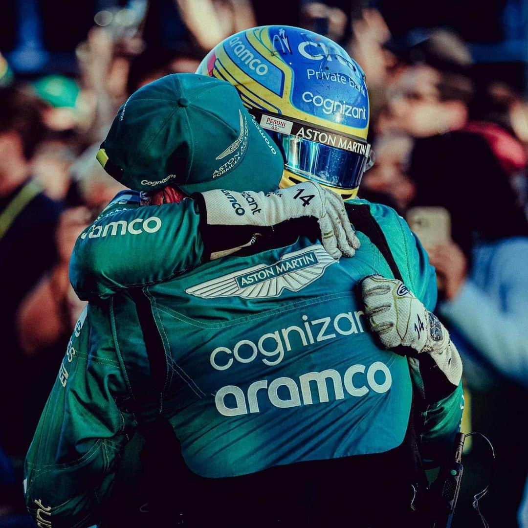 フェルナンド・アロンソさんのインスタグラム写真 - (フェルナンド・アロンソInstagram)「This is what it's all about. What a Sunday for the team 💚. @astonmartinf1 #astonmartin #f1 #podium」4月2日 20時25分 - fernandoalo_oficial