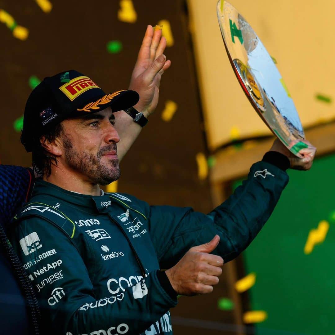 フェルナンド・アロンソのインスタグラム：「This is what it's all about. What a Sunday for the team 💚. @astonmartinf1 #astonmartin #f1 #podium」