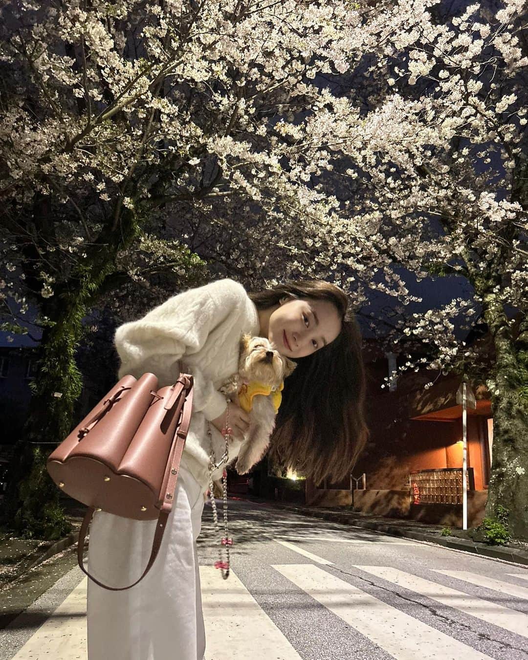 新野尾七奈のインスタグラム：「👕 @folnua_official  👖 @mallowblue_official  🥾 @timberland_jpn  💼 @polene_paris」