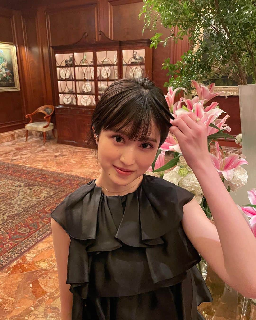 福本莉子さんのインスタグラム写真 - (福本莉子Instagram)「⁡ 中高の同窓会があったので ドレスアップして参加しました👗 そのあと皆がアカデミーのお祝いをしてくれて とっても嬉しかったです いつもありがとう👭」4月2日 20時46分 - riko_fukumoto_