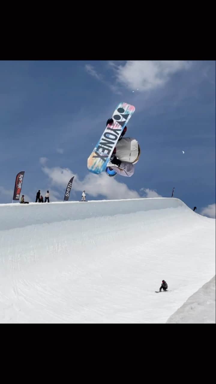 平野流佳のインスタグラム：「14→14 😎☀️  🎥@japansnowboardhpteam  @yonexsnowboards_japan #smooth #ムラサキスポーツ #onitsukatiger #dakine  #smithoptics #dominatorwax #paptuneup #シダスインソール  @globalwifi_official @takasu_snowpark」