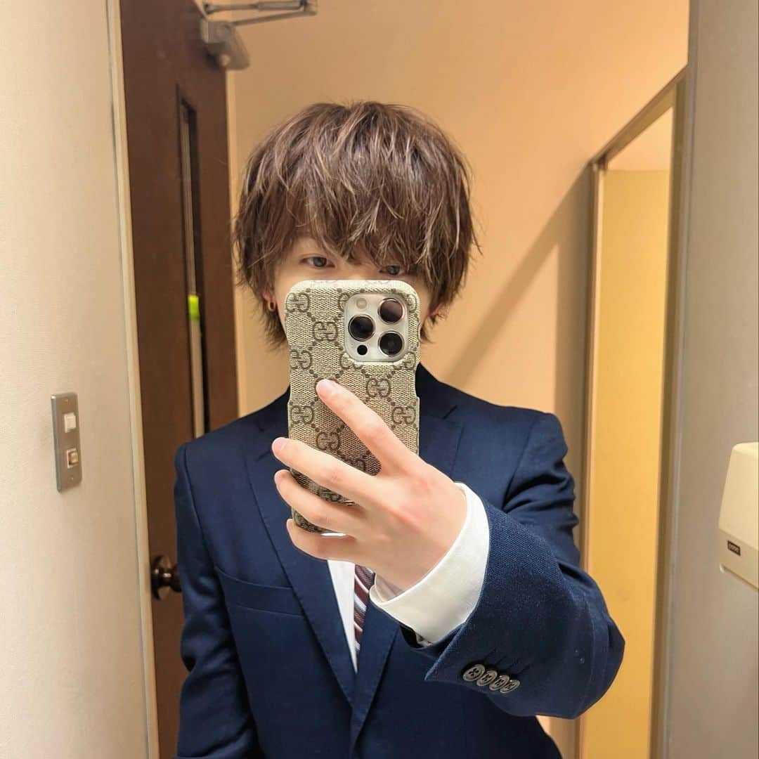 仮屋瀬さつきさんのインスタグラム写真 - (仮屋瀬さつきInstagram)「チャラ上司です🕺」4月2日 21時00分 - 9bic_satsuki