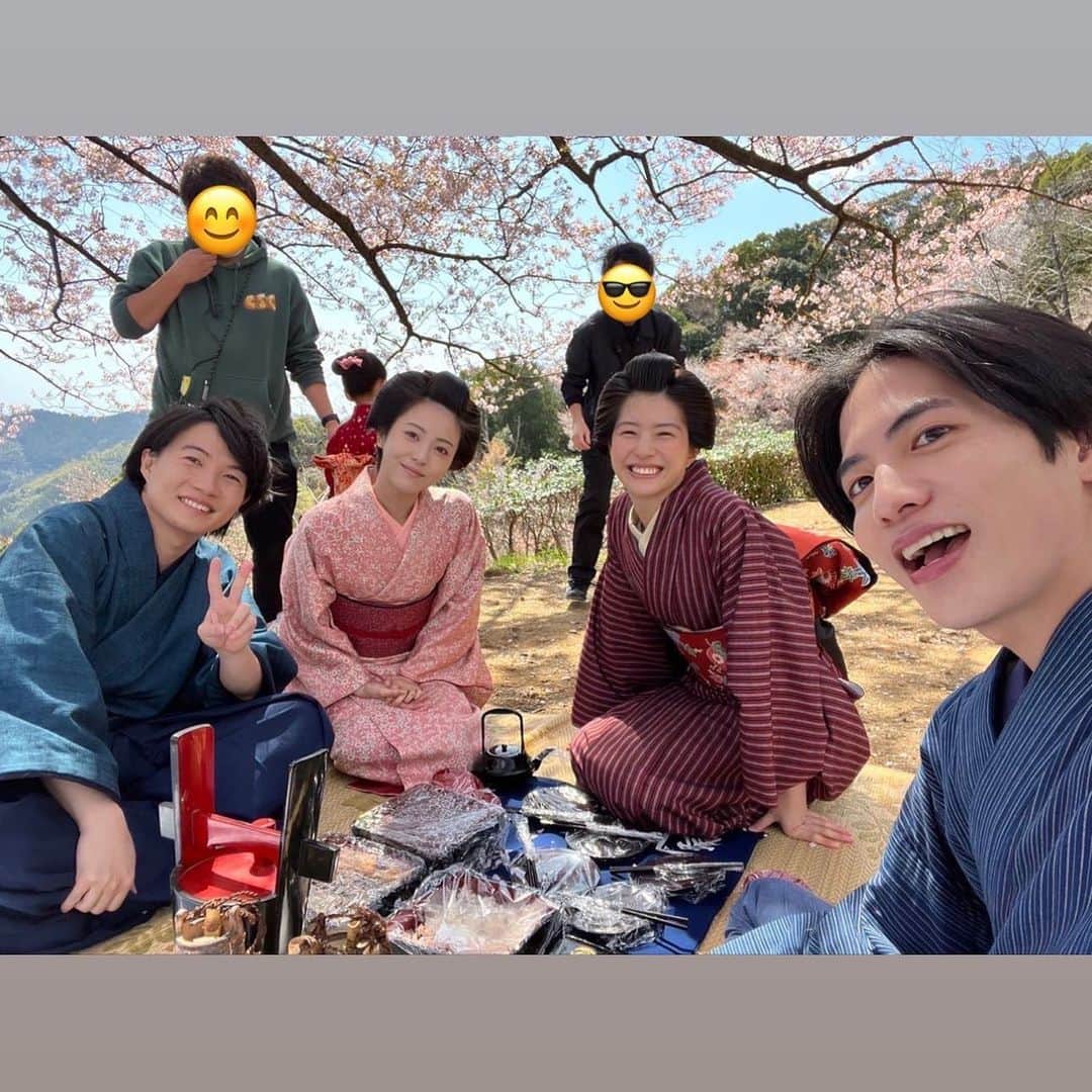 志尊淳のインスタグラム：「いよいよ明日から 朝ドラ「らんまん」放送開始です。 沢山の人に見ていただきたいです。 よろしくお願いします。」