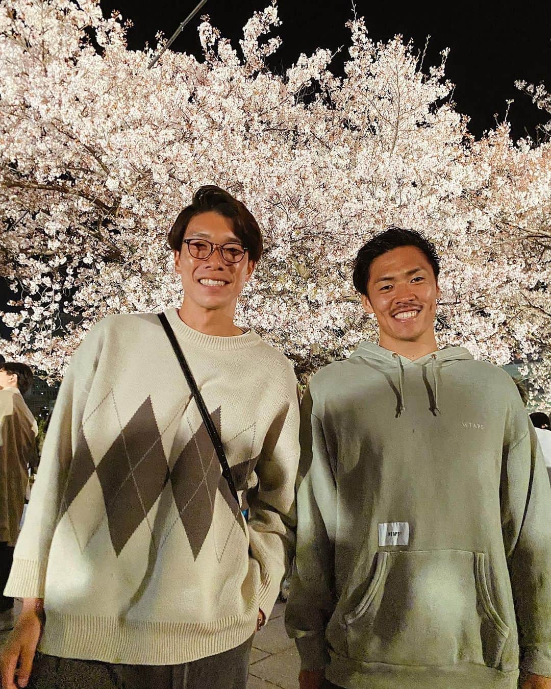 永石拓海のインスタグラム：「ちょび髭と夜桜🌸 #福岡 #舞鶴公園 #舞鶴公園さくらまつり」