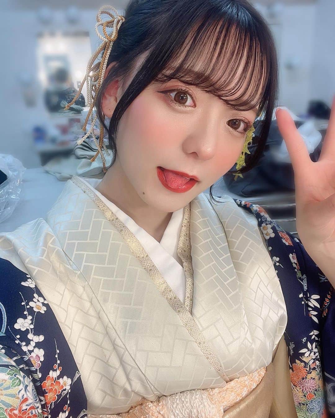 東城希亜のインスタグラム：「✳︎ 和服でピースしちゃうあたり何考えてんだって感じだけどスッゲー楽しかった！！ ありがとうございました😇😇  #自撮り #自撮り女子 #自撮り界隈 #雰囲気 #雰囲気好きな人いいね #좋아요 #좋아요반사 #좋아요그램 #좋아요환영 #좋아요테러 #좋아요꾹 #좋아요폭탄 #좋아요꾸욱 #팔로우 #팔로우환영 #팔로미 #팔로우미 #셀카  #셀카그램 #셀카스타그램 #셀피 #셀피그램 #셀스타그램 #셀끼꾼 #followme」
