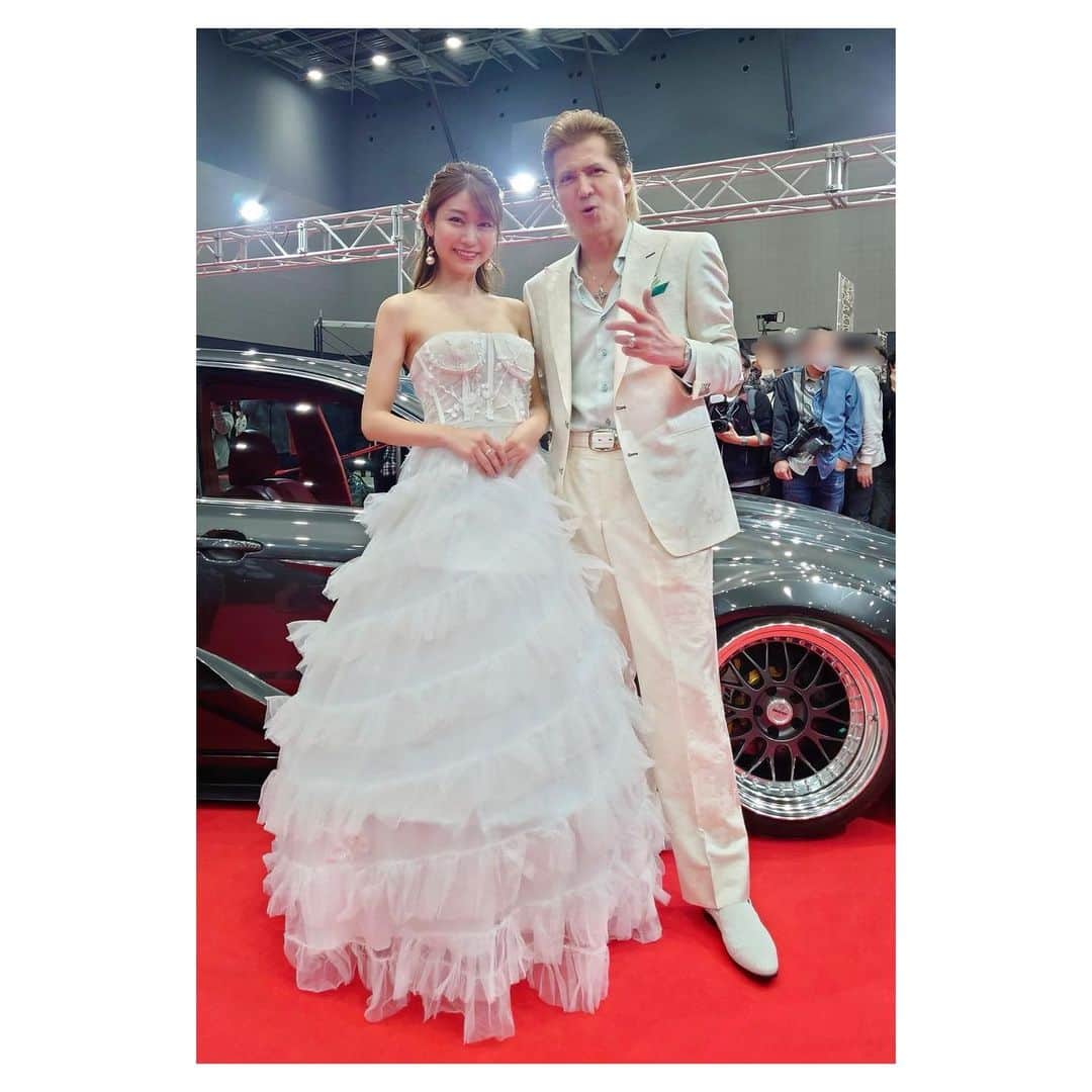 愛聖りさのインスタグラム：「. オートフェスティバルで スペシャルゲストとしていらっしゃっていた 竹内力さんとお写真撮ってもらいました🥹✨ 各ブースを周られてお忙しい中 撮ってくださって嬉しかったです❣️ . #オートフェスティバル #思い出」