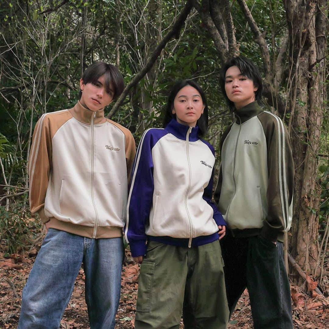 宮里ソルさんのインスタグラム写真 - (宮里ソルInstagram)「・ That's life Original Track Jacket Khaki / Navy / Beige ⁡ 今春もトレンドのトラックジャケット 抑えておけば1枚で決まるから GET必須です！  https://thats-life.shop/?aff=78」4月2日 21時28分 - sol.xce