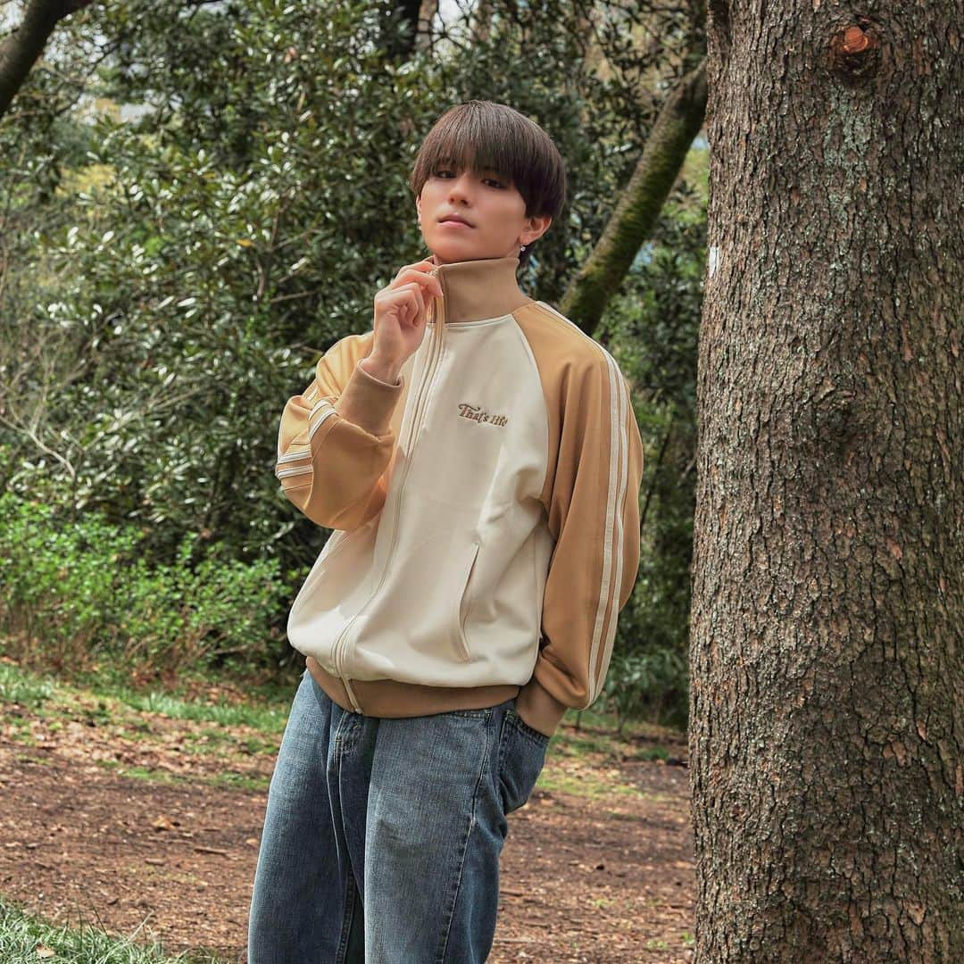 宮里ソルさんのインスタグラム写真 - (宮里ソルInstagram)「・ That's life Original Track Jacket Khaki / Navy / Beige ⁡ 今春もトレンドのトラックジャケット 抑えておけば1枚で決まるから GET必須です！  https://thats-life.shop/?aff=78」4月2日 21時28分 - sol.xce