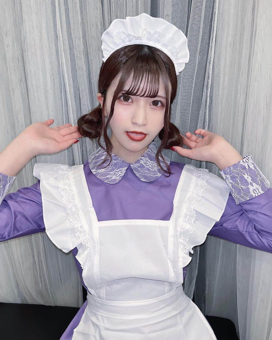 ちはるのインスタグラム：「. あなたのためなら働きます、  #アイドル #idol #コスプレ #メイド #メイド服 #ヘアアレンジ #おだんご #japan #tﬂers #instagood #follow」