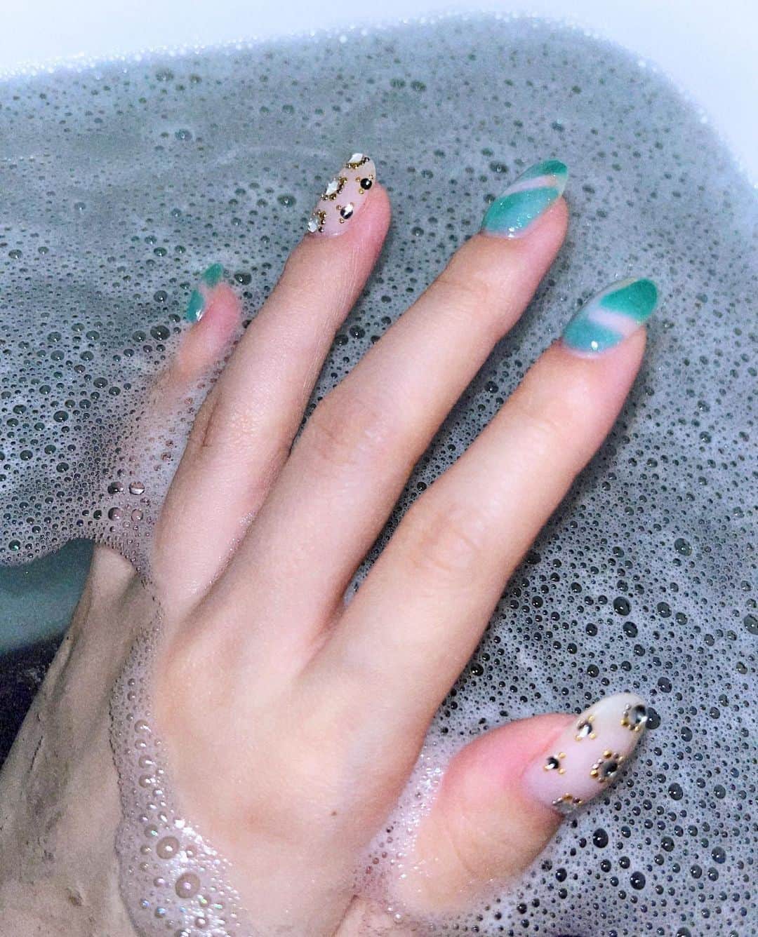 sarimaru(国木田さりまる)のインスタグラム：「☾ ᐝ  ・ ・ 今回も素敵なネイルありがとうございます💐はるかさん会うたび面白さパワーアップしてて話聞くのが楽しみ🫶🏻 【 @halukatanaka 】」
