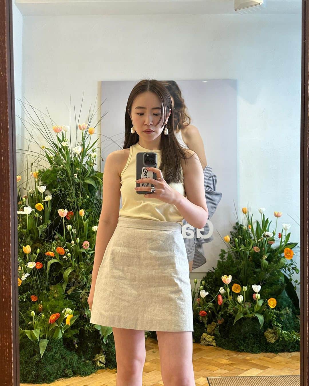 三條場夏海さんのインスタグラム写真 - (三條場夏海Instagram)「. @gajess_jp 23SS debut preview 無事走りきりましたーーー！✨🎀  本当に毎日お越し頂いた皆様のお顔を見る度に 嬉しい気持ちが込み上げる繰り返しで 3日間幸せ気分が続きっぱなしでした。  前職での関係者の皆様から 初めましての方、 いつも応援してくれる友達や先輩後輩に このブランド、私の新しいスタートを 大好きな皆様に見て頂けた事が なにより嬉しくも感慨深いものが沢山ありました🌅  洋服を見ていただいて 『艶っぽい』とか 『シンプルだからこそこーゆうのなかった！』 と言っていただけるコメントが有り難い事に本当に多くて。 それは私が目指してきた大事な部分なので このような機会を設けて本当に良かったなと改めて感じました🚪🙏🏽✨  お世話になった皆様への 沢山の恩を洋服でお返しできるように頑張ろう❕と更に身が引き締まる思いです🌷 ご来場、本当にありがとうございました。  フォロワーの皆さまに @gajess_jp で幸せと自信をお届けしますので 発売まで楽しみにしていて下さい！💓  最後にここまで一緒に作り上げてくれた Gajess team❤️‍🔥 皆んながいたから色々悩みながらも ここまで来れました。 これからも夢を一緒に叶えていきましょう✨✌🏽🪩  #gajess」4月2日 21時34分 - natsumi_sanjouba