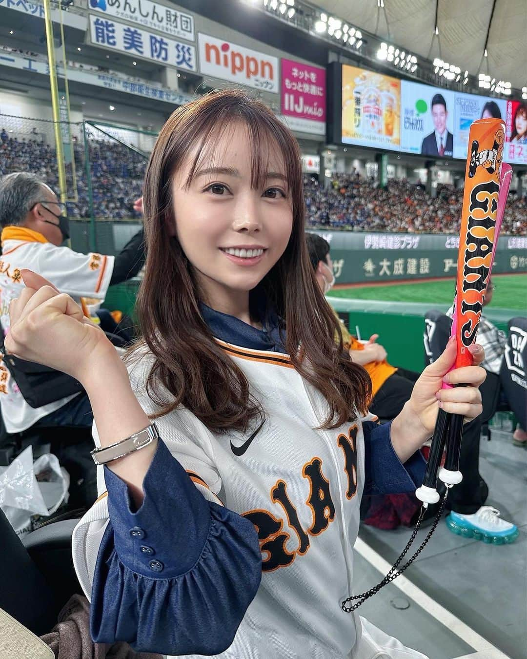 辻満里奈さんのインスタグラム写真 - (辻満里奈Instagram)「初エキサイトシート⚾️✨ 熱男〜がしたくてずっとうずうずしてました💪🔥笑  ホークス戦にも早く行きたいなぁ🦅✨　  #巨人戦 #松田宣浩 選手 #熱男 #巨人 #giants #東京ドーム #エキサイトシート #レプリカユニフォーム」4月2日 21時41分 - marina__tsuji