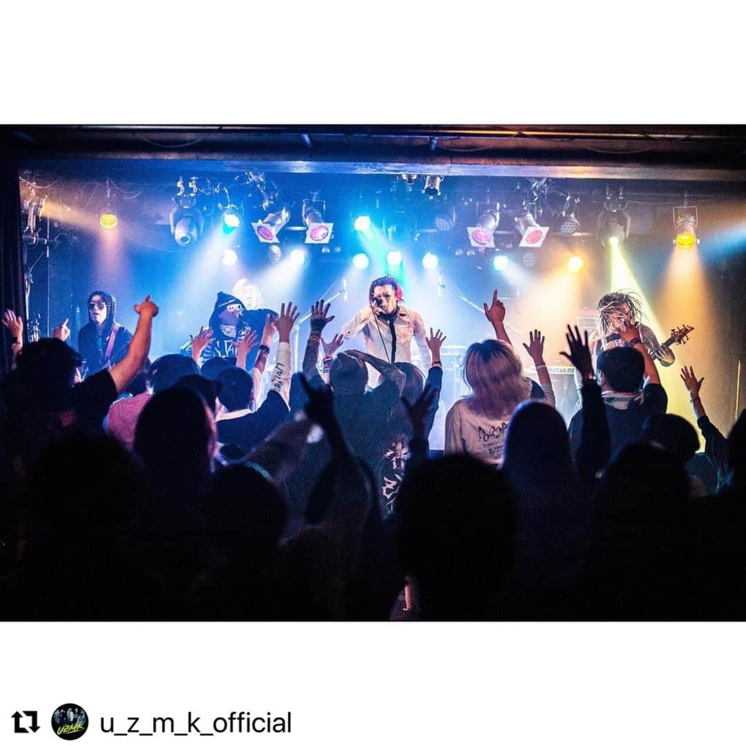 のインスタグラム：「またみんなの叫び聞かせてやぁ🤘  #Repost @u_z_m_k_official with @use.repost ・・・ 2023.04.01 TERRA COMBATお越し頂いた皆様ありがとうございました！  呼んでくれたCHASEDに感謝！！  次は15日にBEYONDです！  pix by @more_than_bussamu   #UZMK」