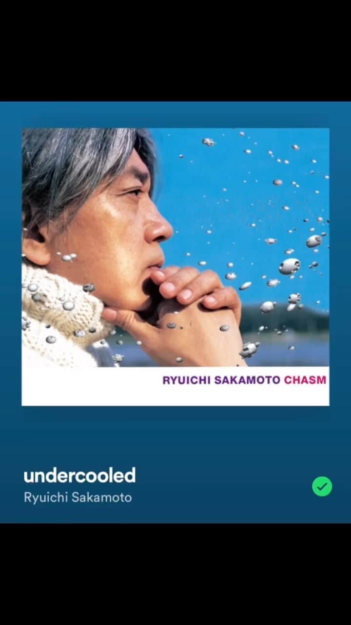 YURIのインスタグラム：「Your music is eternal. Thank you Maestro🙏🏼 いつ聴いても心に刺さる涙が溢れてくる曲だな〜と昨日ふとイヤフォンから流れて来て聴いてたばかり。一度もお会いする機会が無かったのが残念です。ご冥福をお祈りします🙏🏼🙏🏼🙏🏼  #RyuichiSakamoto #坂本龍一」