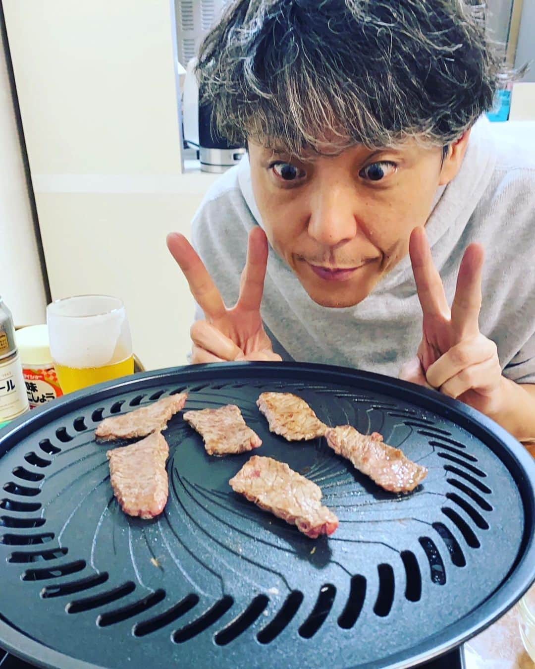 黒川忠文のインスタグラム：「Iwataniの焼き肉プレート購入 これまではホットプレートで焼いてたけど、ガス火🔥の方が美味い 煙もあんまり出ませんコレ」