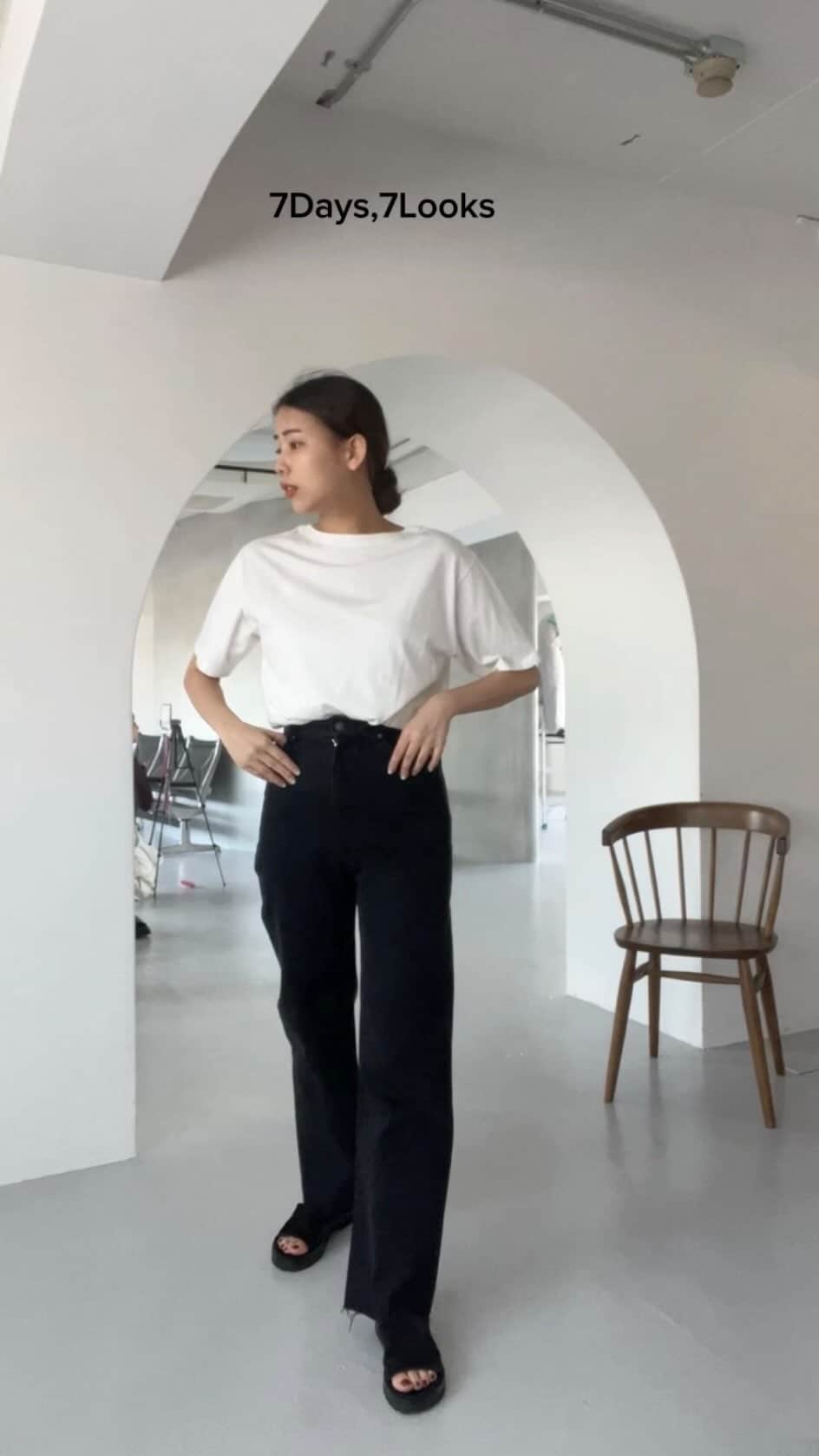 のインスタグラム：「続々と予約開始&販売開始している夏アイテム🌿  ちょくちょくチラ見せしてますが好評で嬉しい！✊🏻 私も早く着たいアイテムばかりです🍈 . . . . #el_jeanasis#ジーナシス#jeanasis#着回しコーデ#1週間コーデ#tee#Tシャツコーデ#ロゴT#白T#白Tコーデ#カーディガン#サテンパンツ#夏コーデ#夏アイテム#春夏コーデ#Tシャツ#サマーニット#サテンスカート#きれいめカジュアルコーデ#ブラックデニム#デニムパンツ#デニムコーデ#着回しコーディネート#レイヤードスタイル#着回しアイテム」