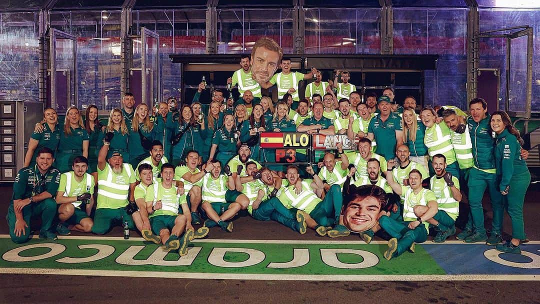 フェルナンド・アロンソのインスタグラム：「Magic 🙌. @astonmartinf1 #f1 #astonmartin」